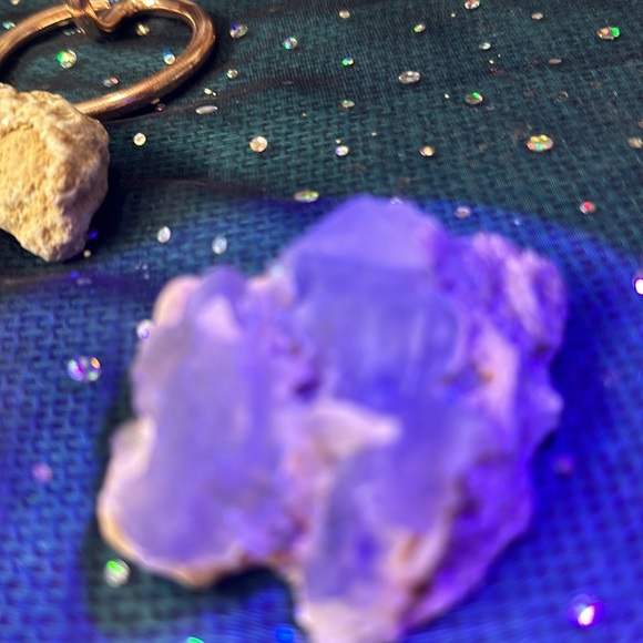 NATURAL Blue Cubic Fluorite Crystal Cluster in Matrix UVReactive - Picture 4 of 5